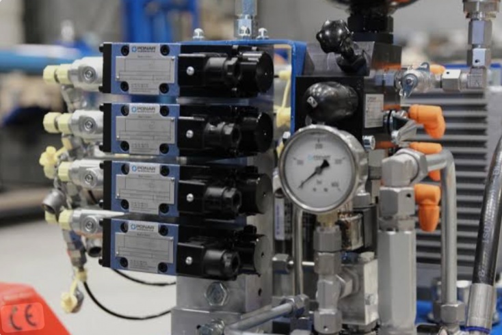 Układy zasilania oraz systemy sterowania w hydraulice siłowej